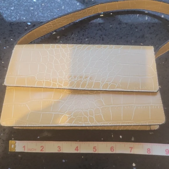 Guess Purse - Picture 3 of 4